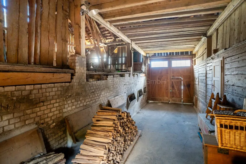 Building land in Brütten with historic farmhouse and development potential