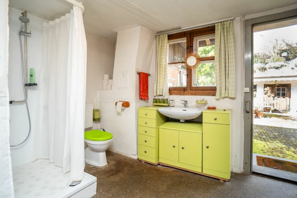 Building land in Brütten with historic farmhouse and development potential