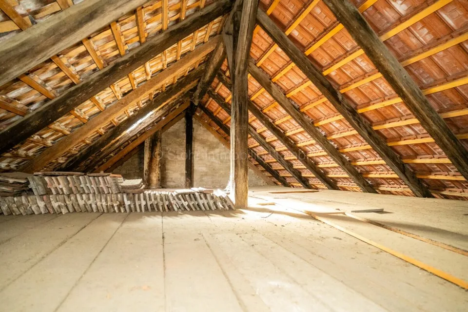 Building land in Brütten with historic farmhouse and development potential