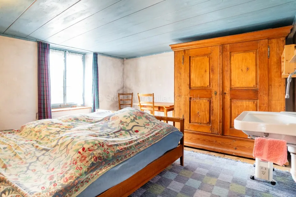 Building land in Brütten with historic farmhouse and development potential