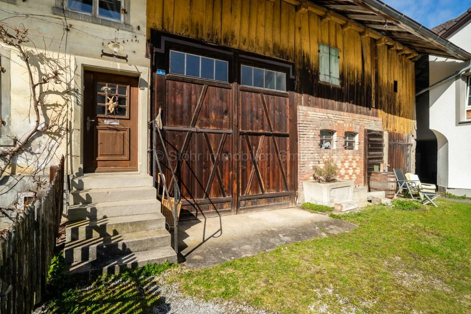 Building land in Brütten with historic farmhouse and development potential