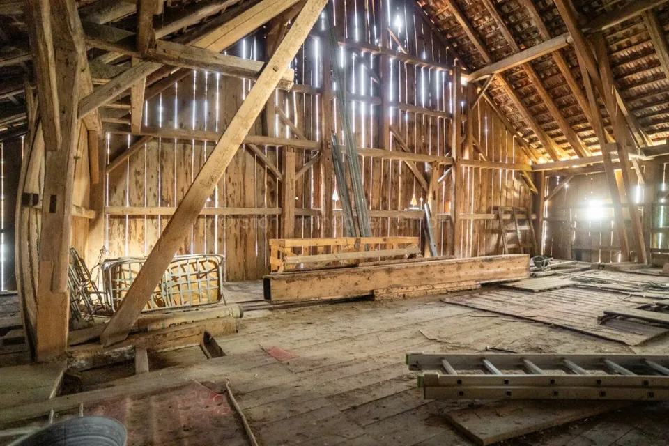 Building land in Brütten with historic farmhouse and development potential