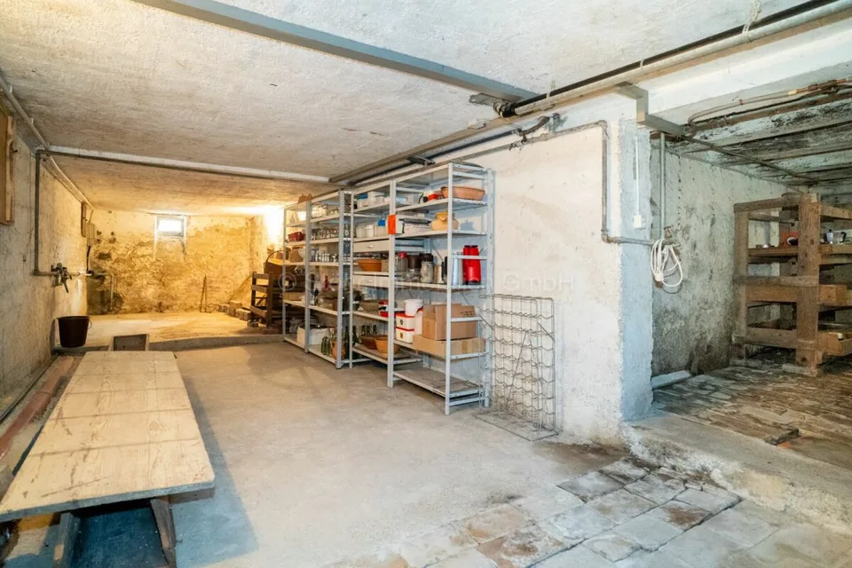Building land in Brütten with historic farmhouse and development potential