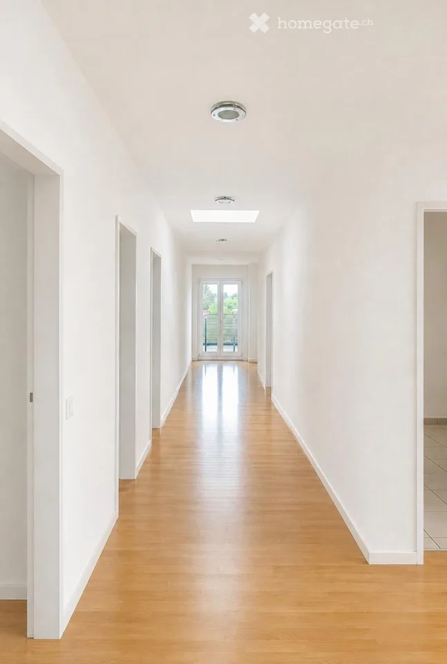 Lichtdurchflutete Wohnung mit hohen Räumen - direkt am Waldgebiet