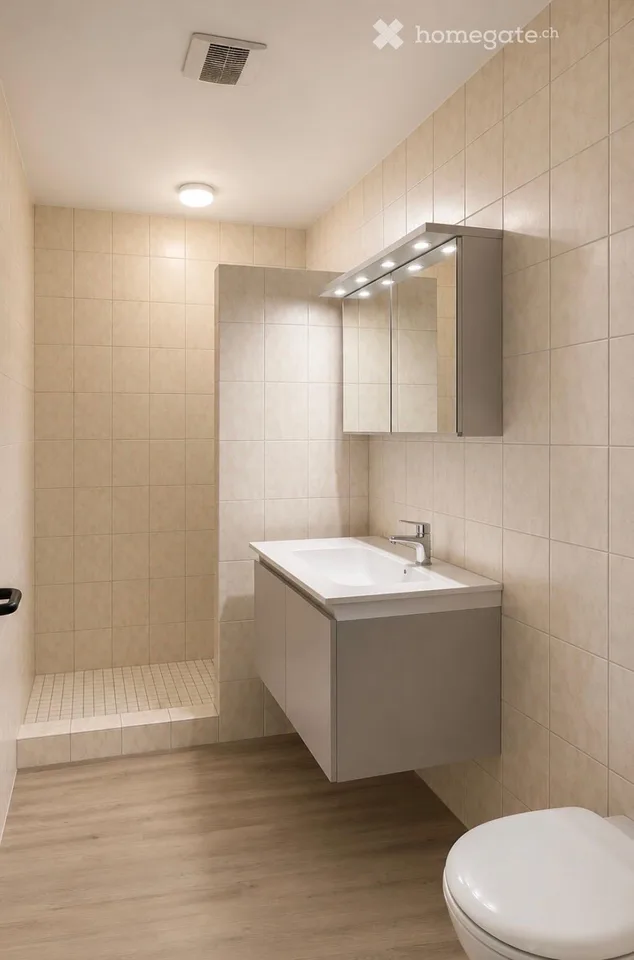 Lichtdurchflutete Wohnung mit hohen Räumen - direkt am Waldgebiet