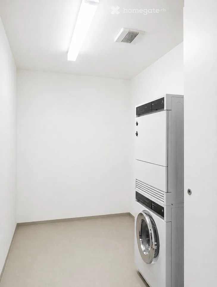 Lichtdurchflutete Wohnung mit hohen Räumen - direkt am Waldgebiet