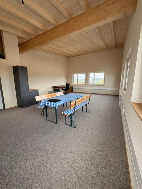 Bureau moderne et lumineux