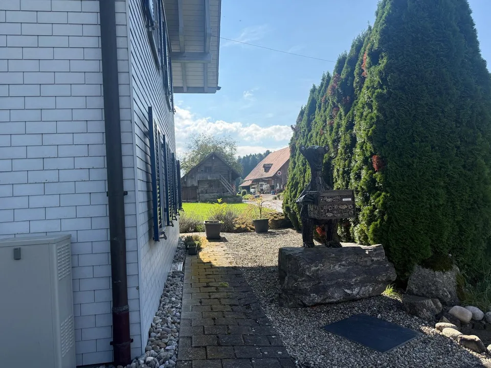 Charming single-family house with garden in a quiet location in Aeschi