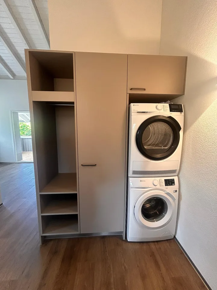 Einmaliges Mehrfamilienhaus mit Zwei Wohnungen und Ladenlokal