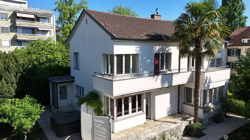 Casa unifamiliare affascinante a Biel con grande giardino, sauna e whirlpool