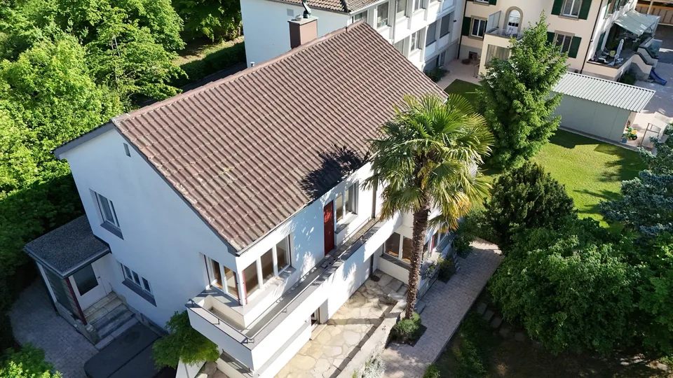 Casa unifamiliare affascinante a Biel con grande giardino, sauna e whirlpool