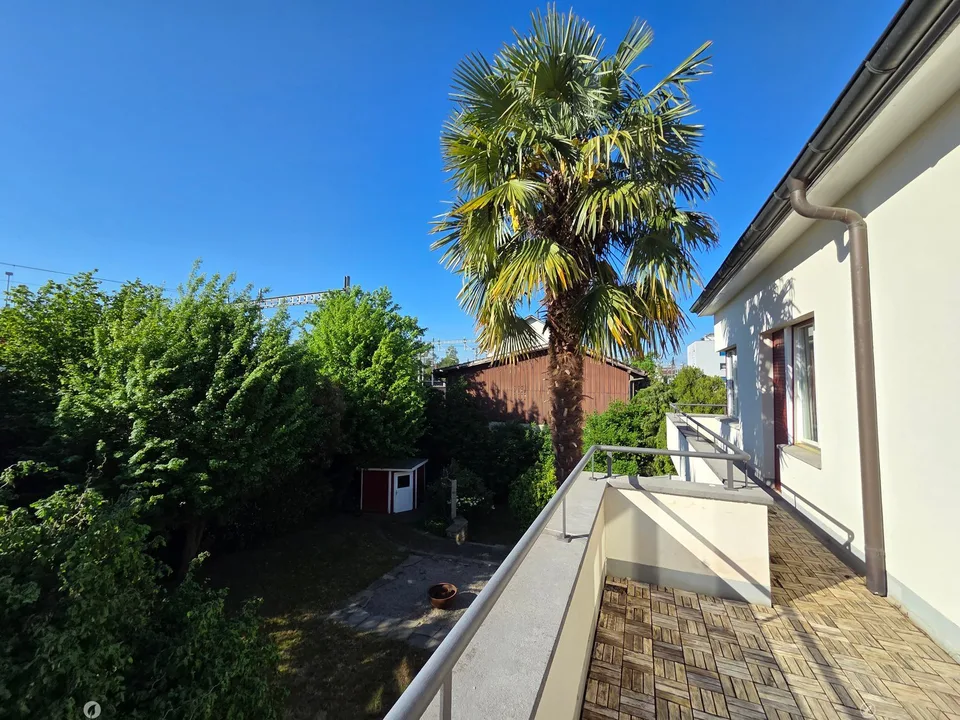 Charmantes Einfamilienhaus in Biel mit grossem Garten, Sauna und Whirlpool