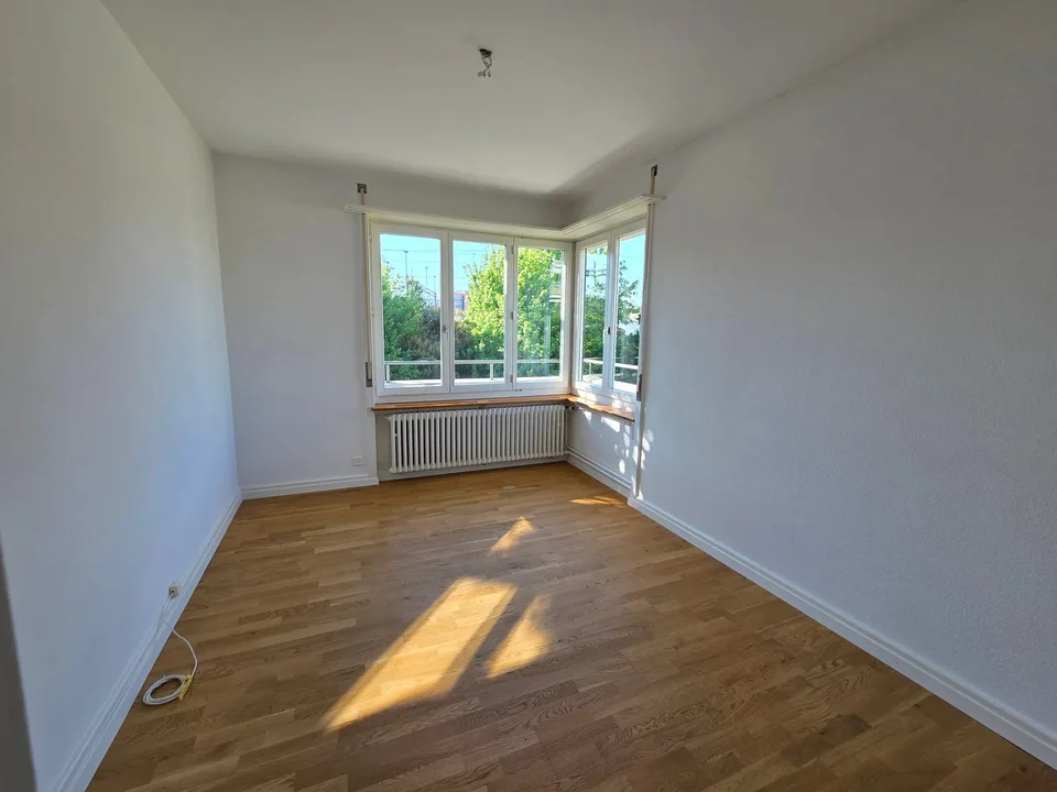 Casa unifamiliare affascinante a Biel con grande giardino, sauna e whirlpool