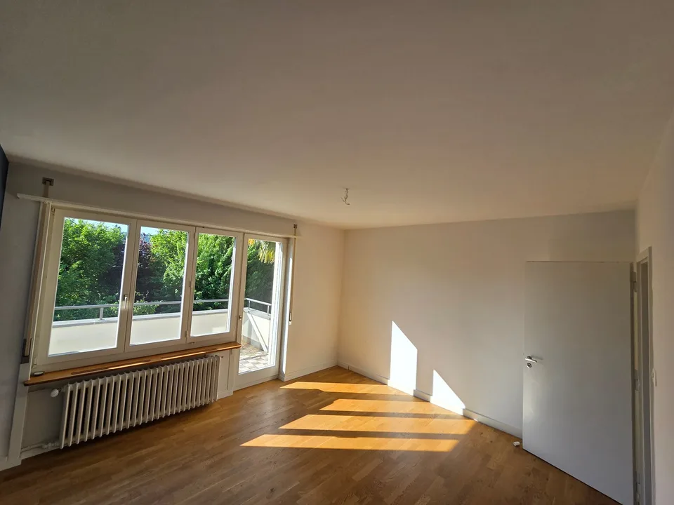 Casa unifamiliare affascinante a Biel con grande giardino, sauna e whirlpool