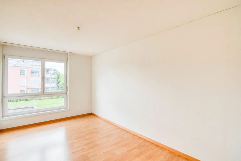 Grosszügige 3.5-Zimmerwohnung an Top-Lage | 94 m² | 2 Bäder | Balkon | Keller | Parkplatz