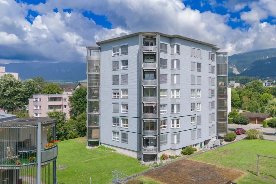 Grosszügige 3.5-Zimmerwohnung an Top-Lage | 94 m² | 2 Bäder | Balkon | Keller | Parkplatz