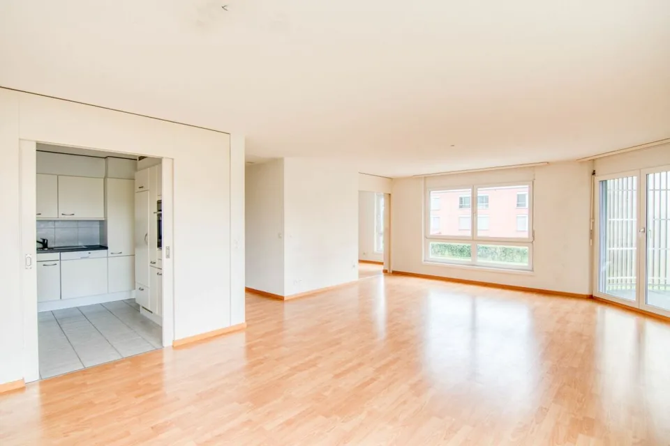 Grosszügige 3.5-Zimmerwohnung an Top-Lage | 94 m² | 2 Bäder | Balkon | Keller | Parkplatz