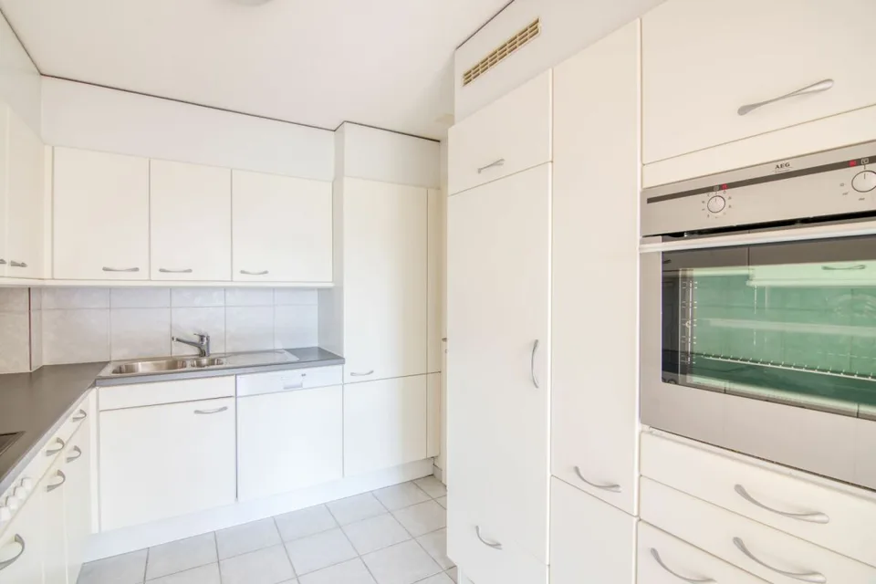 Grosszügige 3.5-Zimmerwohnung an Top-Lage | 94 m² | 2 Bäder | Balkon | Keller | Parkplatz