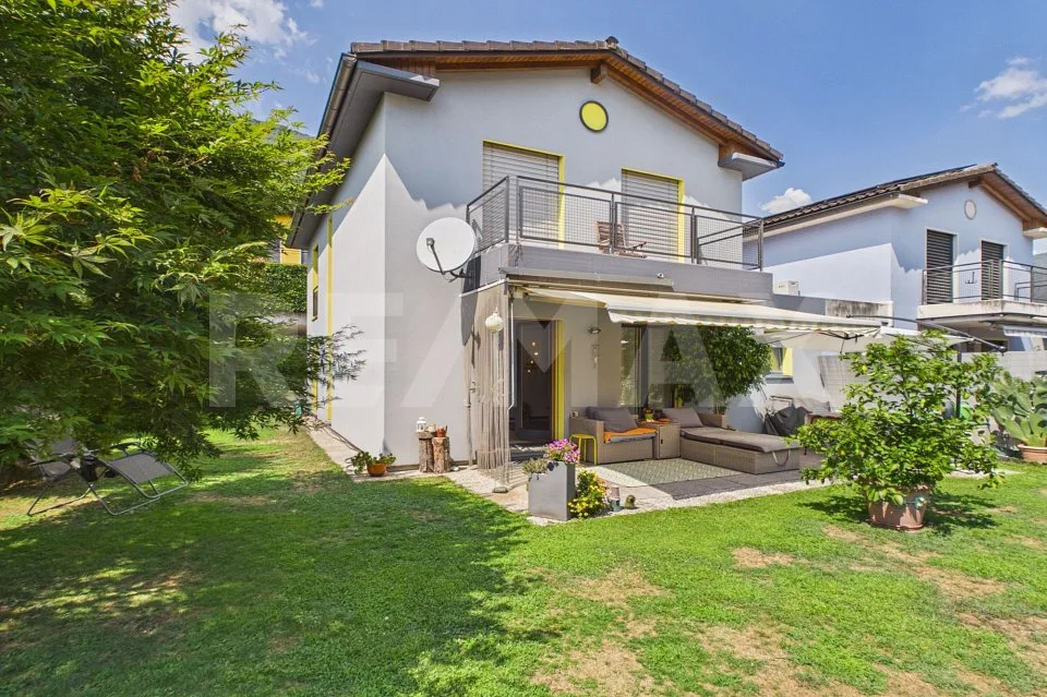 Casa unifamiliare con giardino e ampi spazi