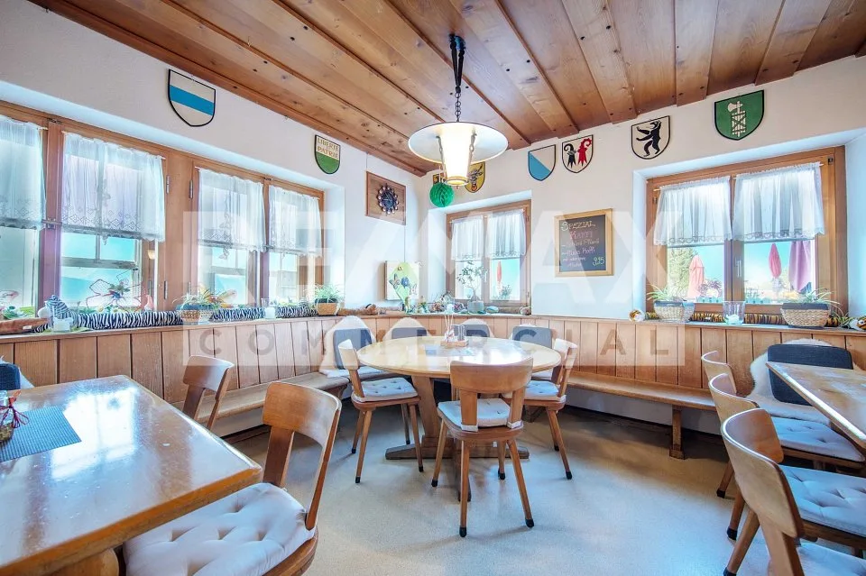 Traditioneller Berggasthof mit grosser Sonnenterrasse, am Panoramaweg, Rigi-Scheidegg SZ