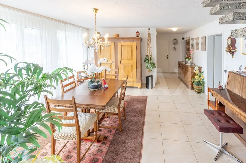 Nid d'aigle, villa de 7 pièces avec vue lointaine, jardin d'hiver et piscine intérieure, 220 m² NWF, Schwyz (SZ)