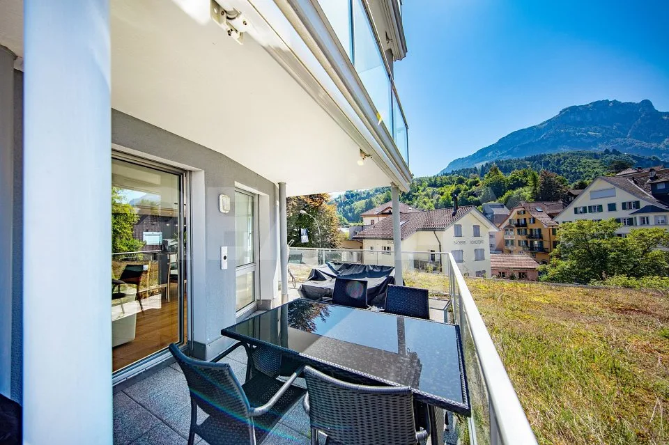 Exklusive 3.5-Zi.-Panoramawohnung mit grosser Terrasse und Seenähe, 6440 Brunnen SZ