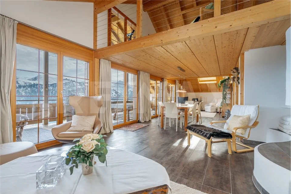 Weitblick. Privatsphäre. Exklusivität. Dachmaisonette über dem Thun...