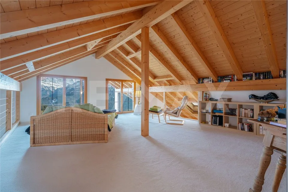 Weitblick. Privatsphäre. Exklusivität. Dachmaisonette über dem Thun...