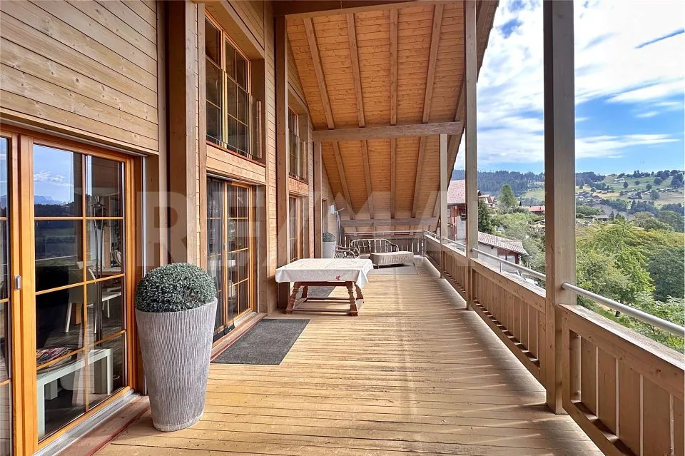 Weitblick. Privatsphäre. Exklusivität. Dachmaisonette über dem Thun...