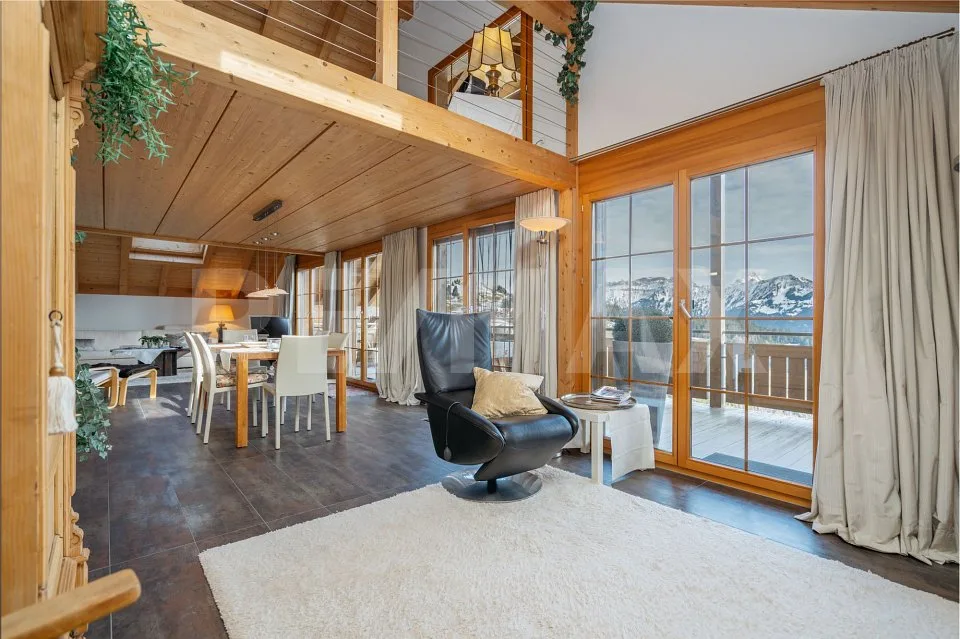 Weitblick. Privatsphäre. Exklusivität. Dachmaisonette über dem Thun...