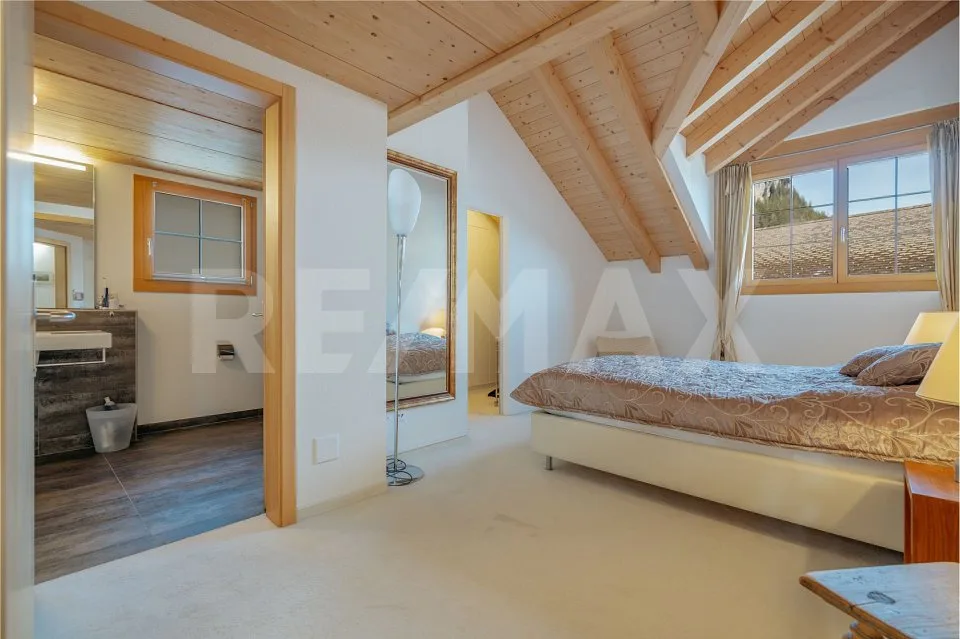 Weitblick. Privatsphäre. Exklusivität. Dachmaisonette über dem Thun...