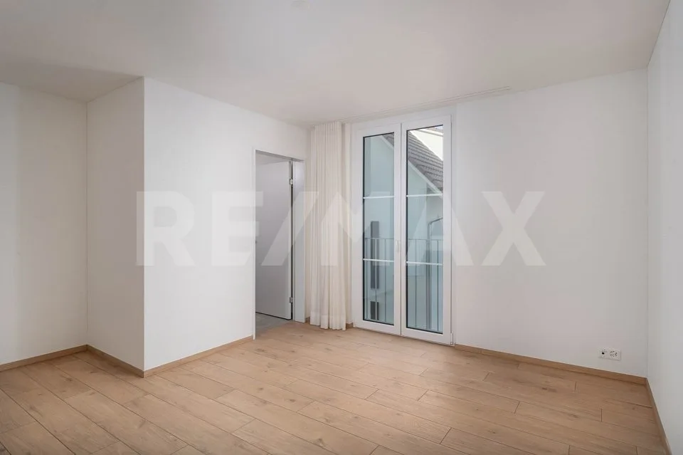 High-quality 4.5-room apartment with unobstructed lake and panoramic views
