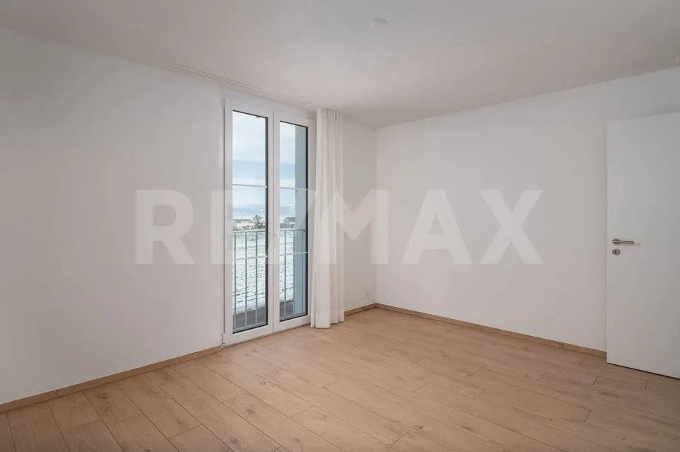 High-quality 4.5-room apartment with unobstructed lake and panoramic views
