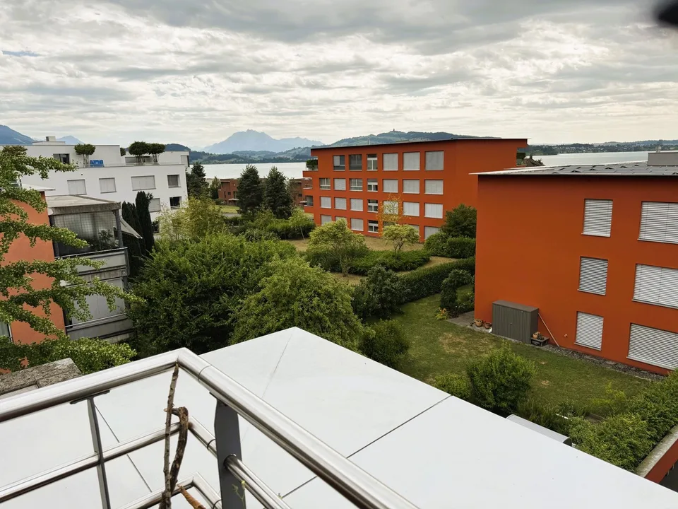 Wohnen auf höchstem Niveau – exklusive 6-Zimmer-Attikawohnung in Oberwil bei Zug