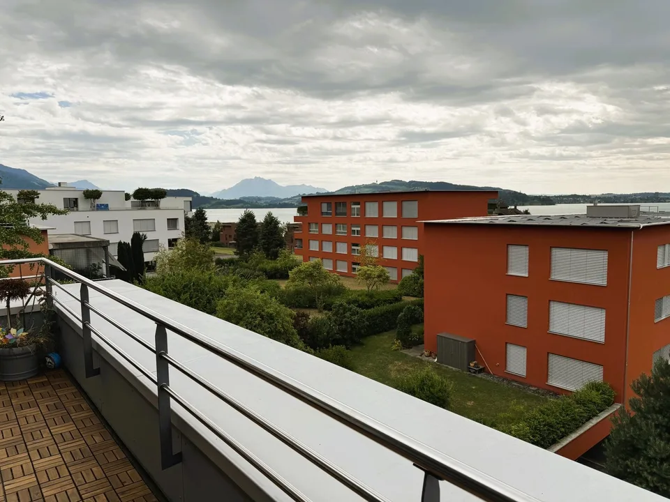 Wohnen auf höchstem Niveau – exklusive 6-Zimmer-Attikawohnung in Oberwil bei Zug