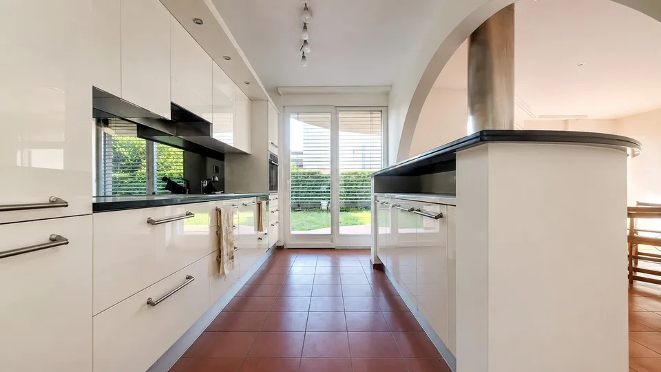 Villa indépendante ensoleillée et confortable avec porche, terrasse et jardin