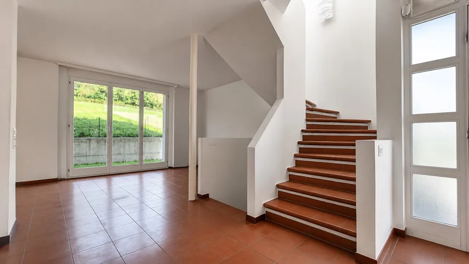 Villa indépendante ensoleillée et confortable avec porche, terrasse et jardin