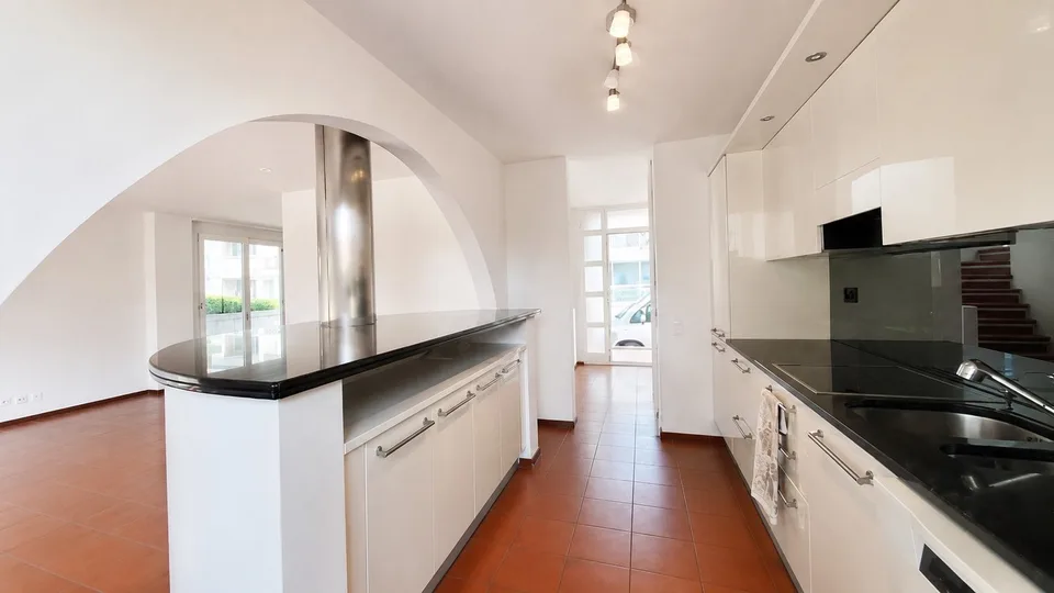 Villa indépendante ensoleillée et confortable avec porche, terrasse et jardin