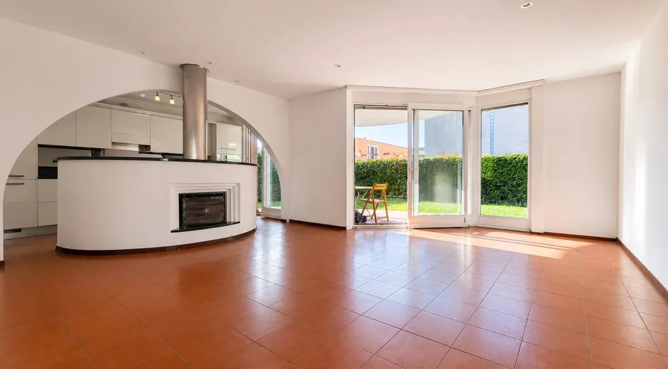 Villa indépendante ensoleillée et confortable avec porche, terrasse et jardin