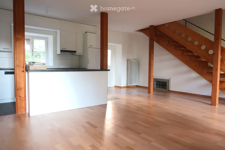 Charming 3.5-room maisonette apartment in an old farmhouse with a lake view