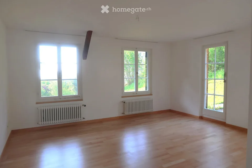 Charming 3.5-room maisonette apartment in an old farmhouse with a lake view