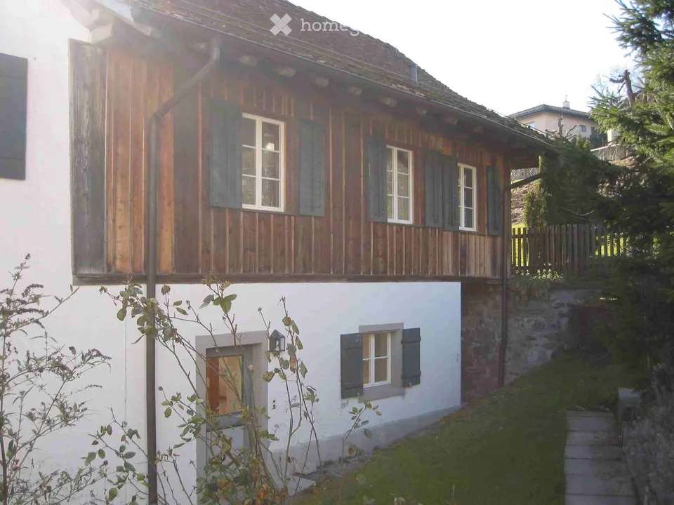 Charming 3.5-room maisonette apartment in an old farmhouse with a lake view