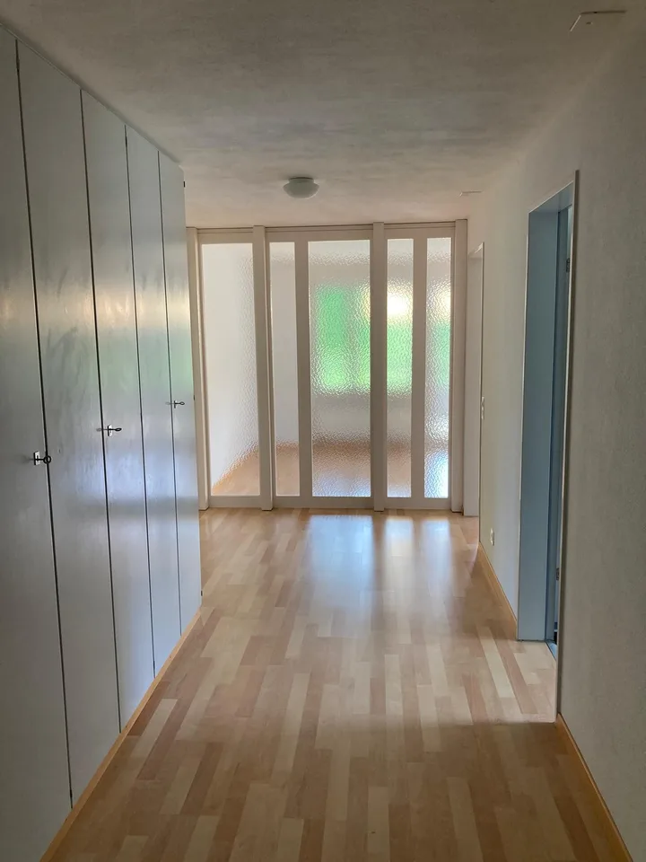 Helle 4.5-Zimmer-Wohnung mit Süd-Ausrichtung und schöner Aussicht