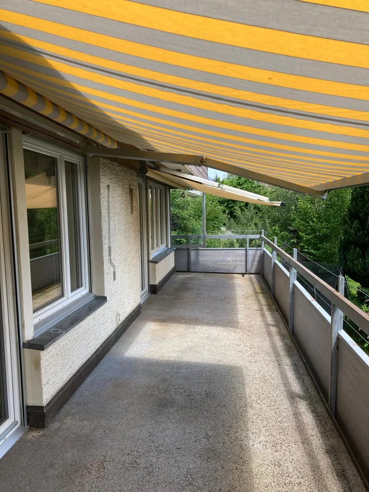 Helle 4.5-Zimmer-Wohnung mit Süd-Ausrichtung und schöner Aussicht