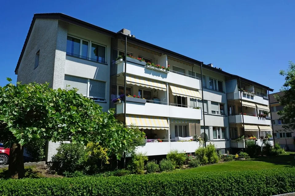 3 1/2-Zimmerwohnung, Parterre links