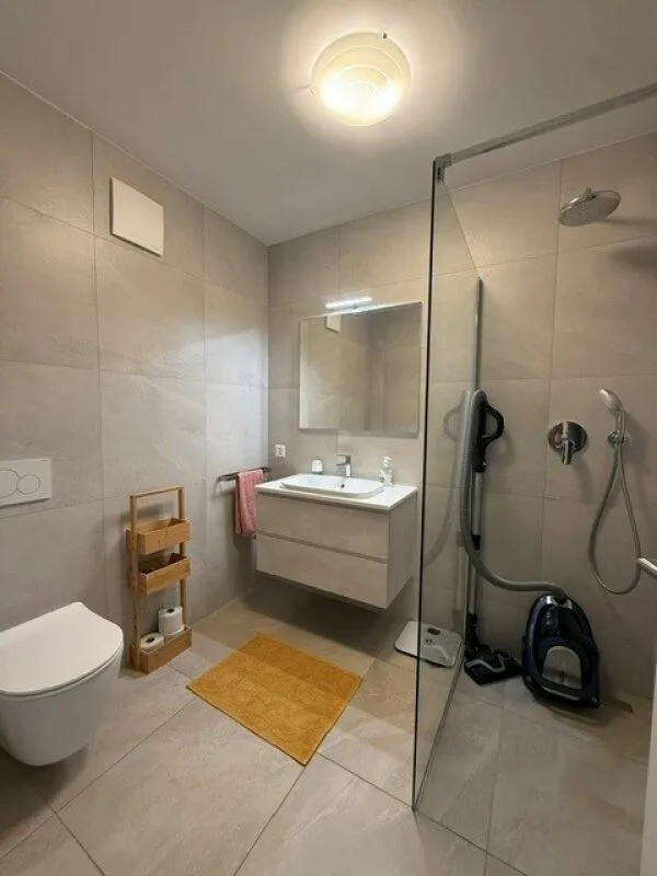 Geräumige und moderne 2.5-Zimmer-Wohnung in San Vittore