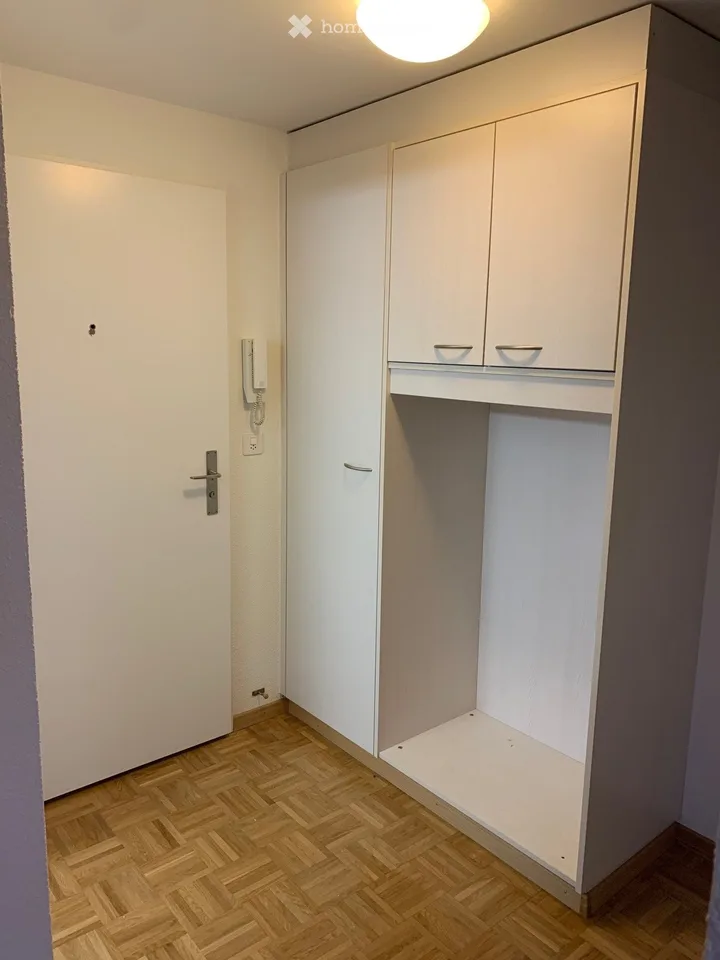 Tenant sought for 4.5-room apartment with balcony