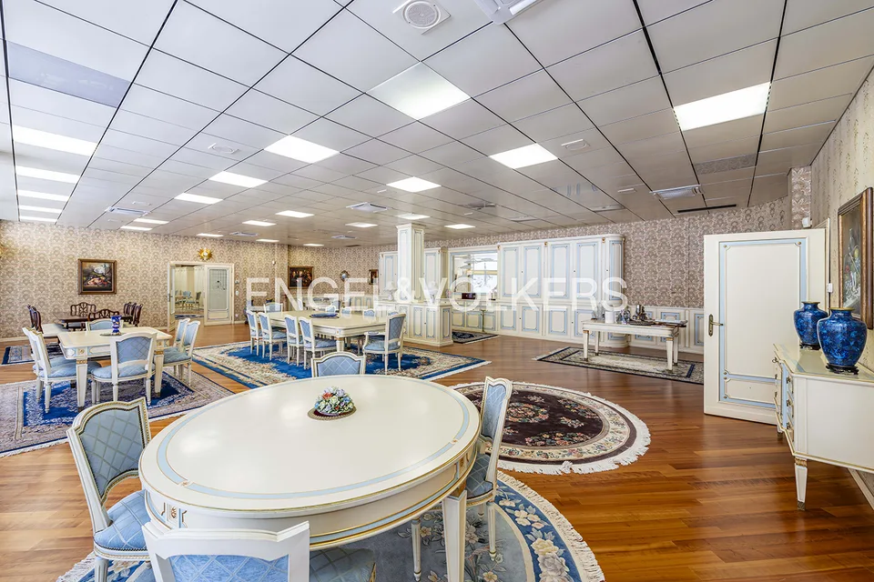 Locale Commerciale con Vista Lago a Lugano