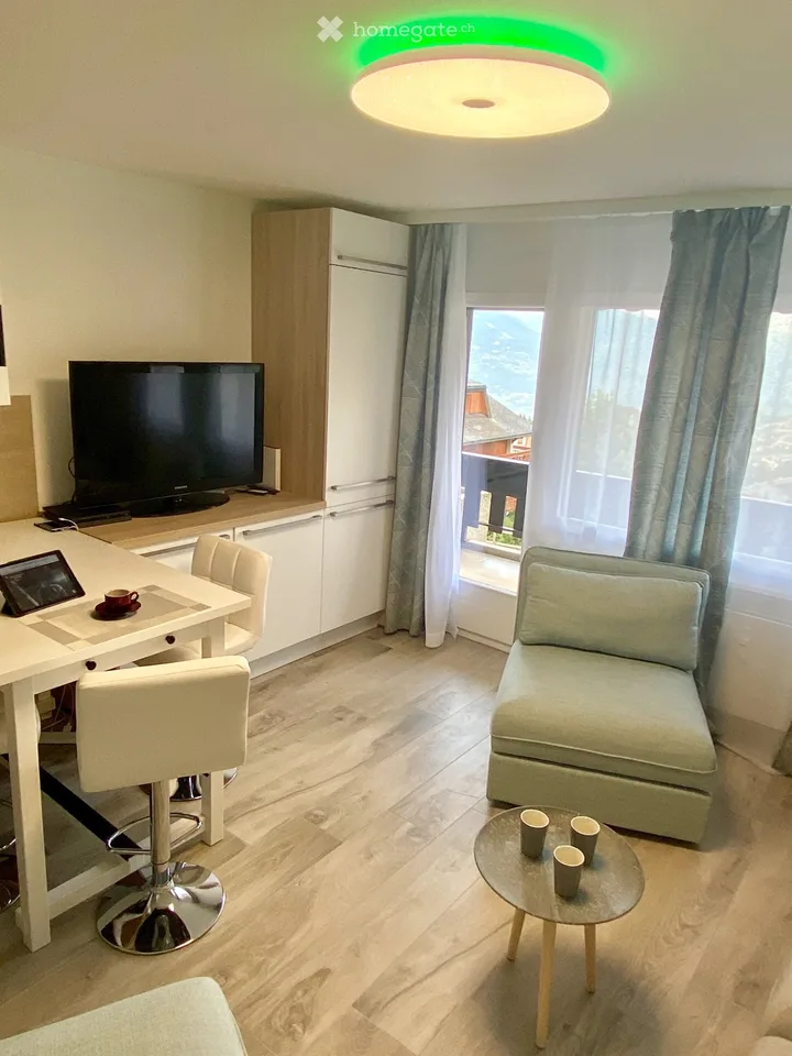 Studio Cosy 1,5 Zimmer, Panoramablick, Balkon, privater Parkplatz – Foto 8 von 13