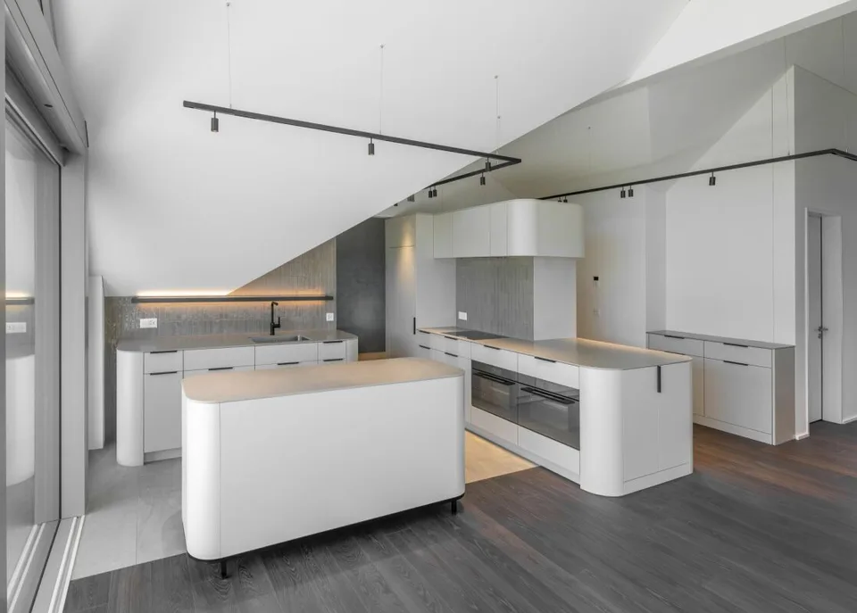 Exklusive 3.5 Zi-Dachwohnung mit traumhafter Panoramasicht auf den Ägerisee